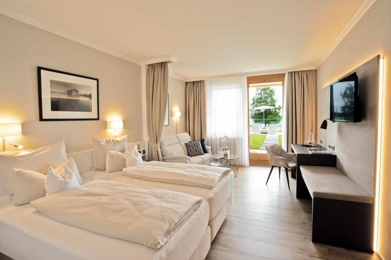 Yachthotel Chiemsee Gmbh พรีนอัมคิมซี ภายนอก รูปภาพ