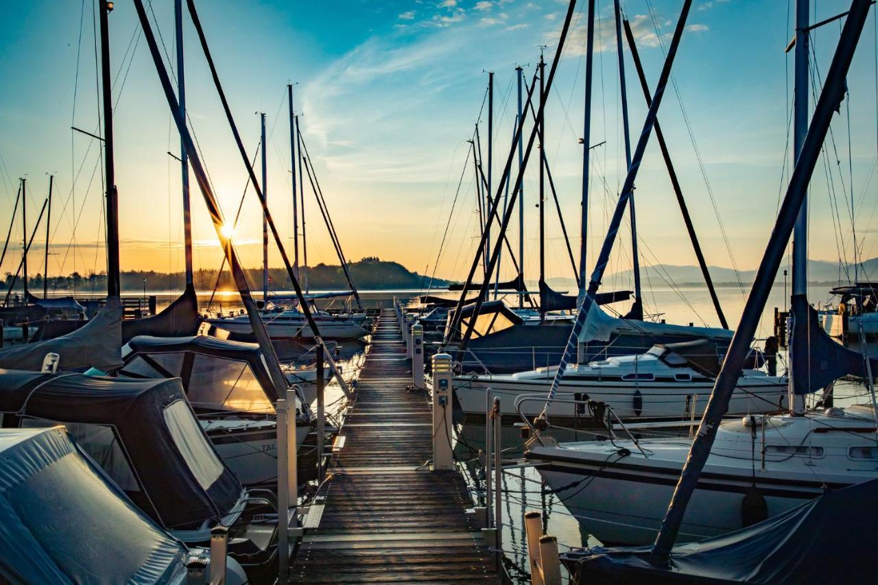 Yachthotel Chiemsee Gmbh พรีนอัมคิมซี ภายนอก รูปภาพ