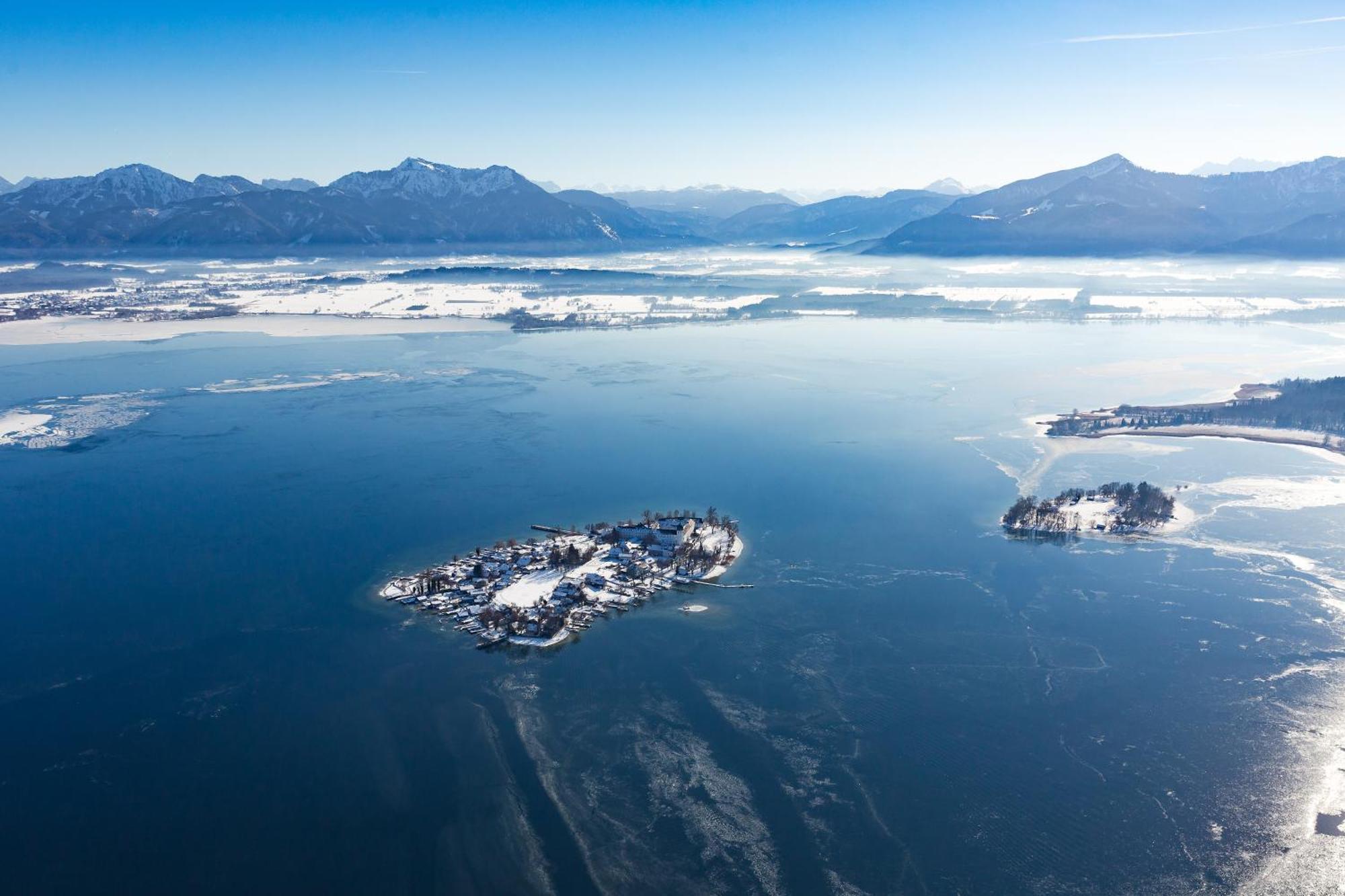 Yachthotel Chiemsee Gmbh พรีนอัมคิมซี ภายนอก รูปภาพ