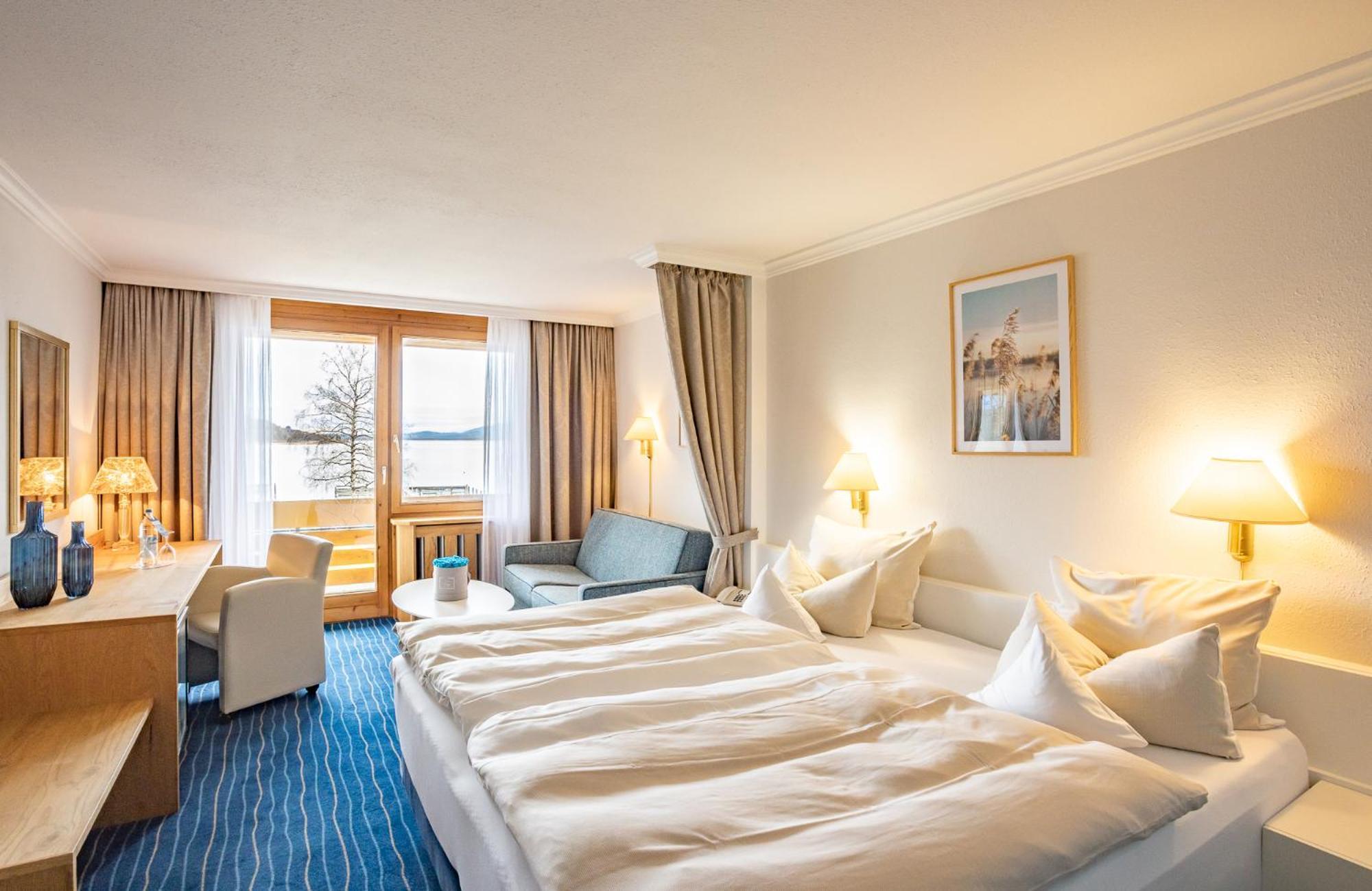 Yachthotel Chiemsee Gmbh พรีนอัมคิมซี ภายนอก รูปภาพ