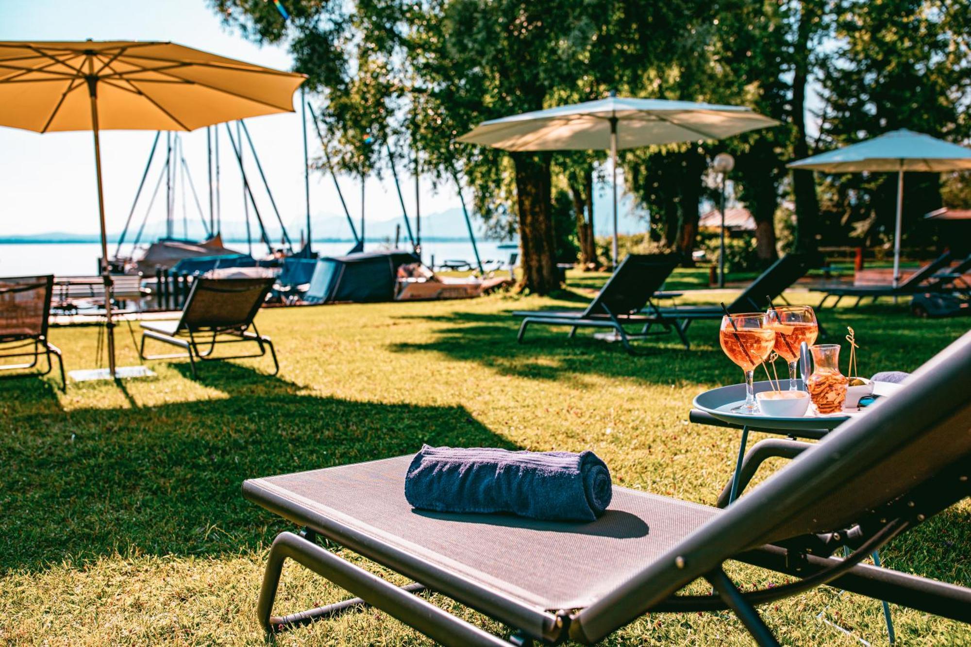 Yachthotel Chiemsee Gmbh พรีนอัมคิมซี ภายนอก รูปภาพ