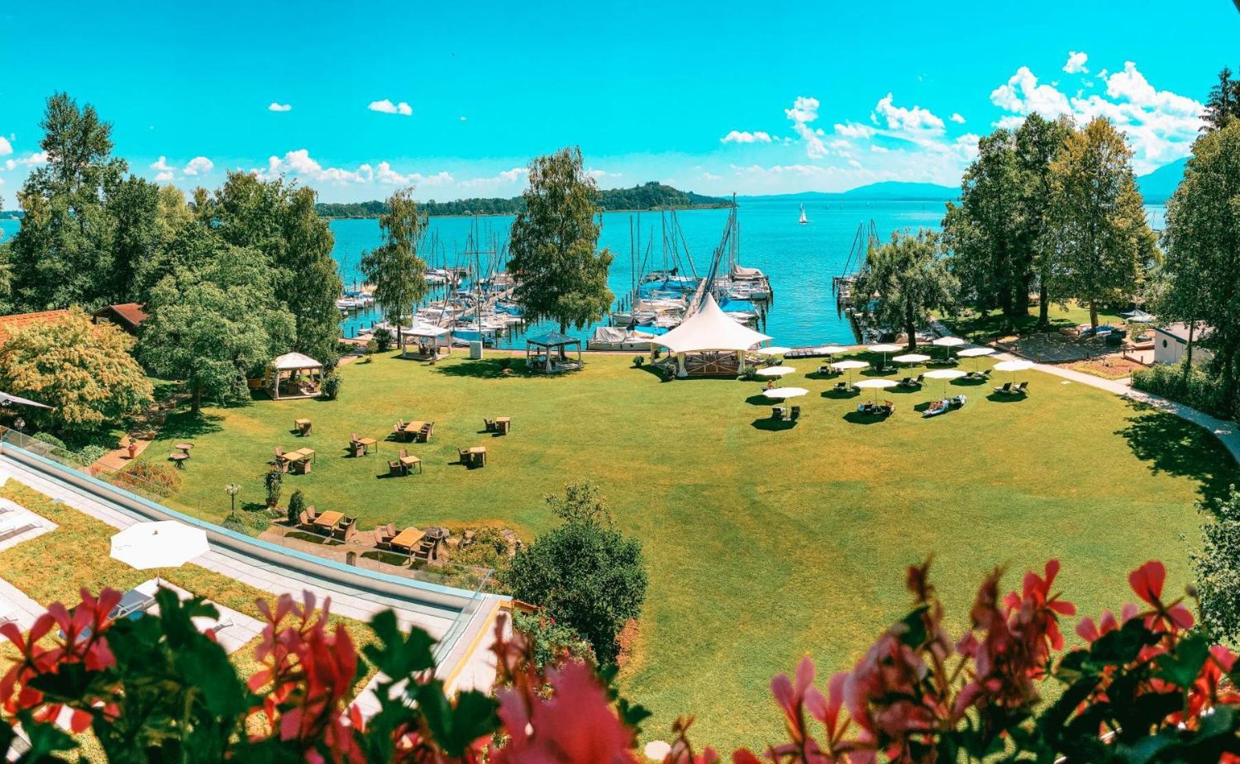 Yachthotel Chiemsee Gmbh พรีนอัมคิมซี ภายนอก รูปภาพ