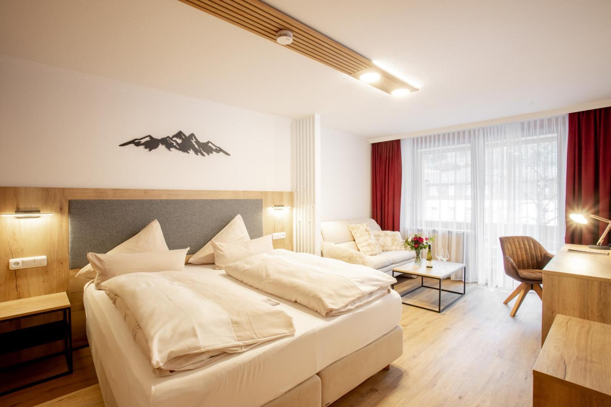 Yachthotel Chiemsee Gmbh พรีนอัมคิมซี ภายนอก รูปภาพ