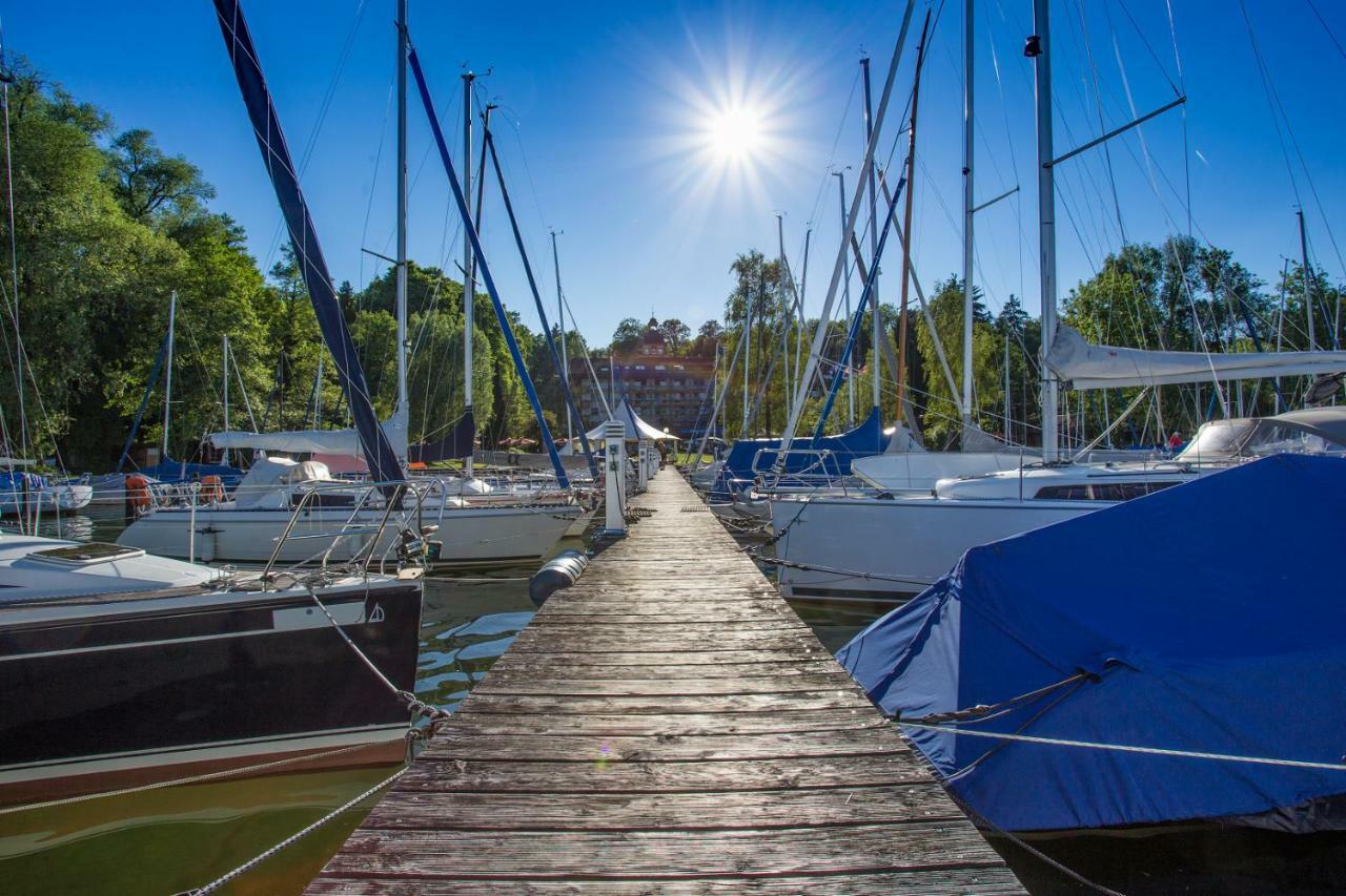 Yachthotel Chiemsee Gmbh พรีนอัมคิมซี ภายนอก รูปภาพ